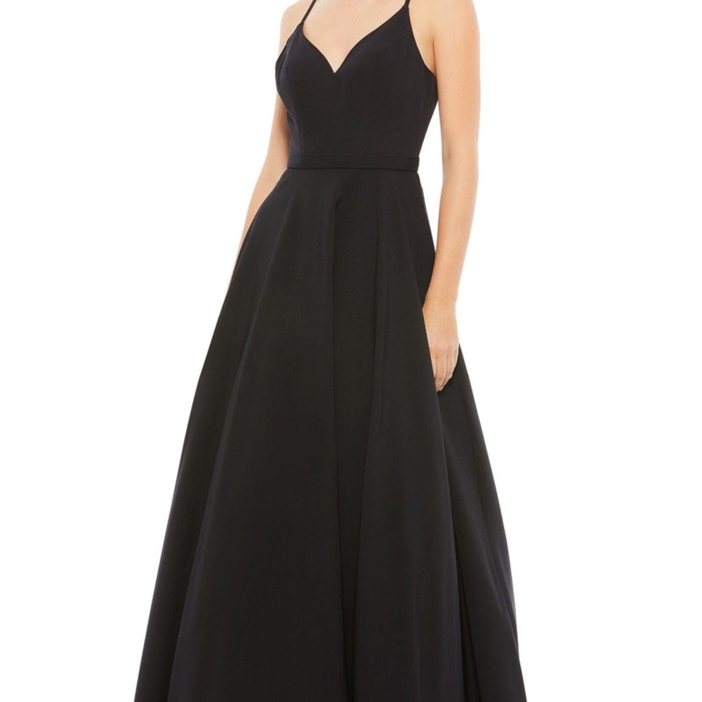 Mac Duggal Elegant Black Evening Gown Sz 6